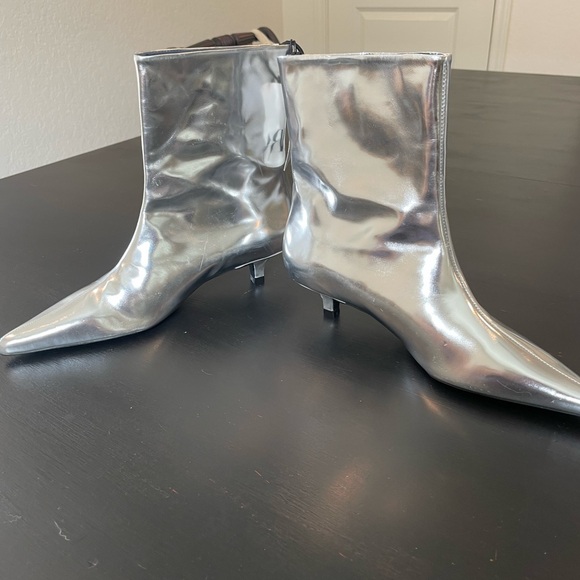 NWT Zara Metallic Silver Women's Ankle Boots with Kitten Heels Size EUR37/US 6.5 - Picture 7 of 10